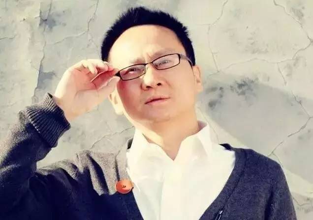 重庆女孩撞脸雷军重庆女孩撞脸雷军，一场意料之外的网络热议