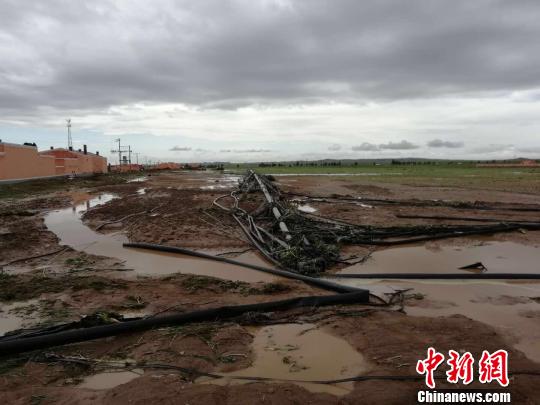 内蒙古鄂尔多斯市暴雨已致5人遇难内蒙古鄂尔多斯市暴雨灾害，生命消逝，社会的反思与前行