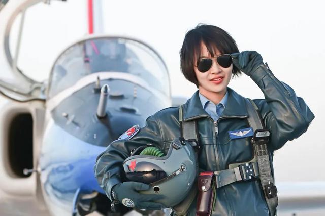 阅兵最飒女机长回应刷屏全网阅兵最飒女机长回应刷屏全网