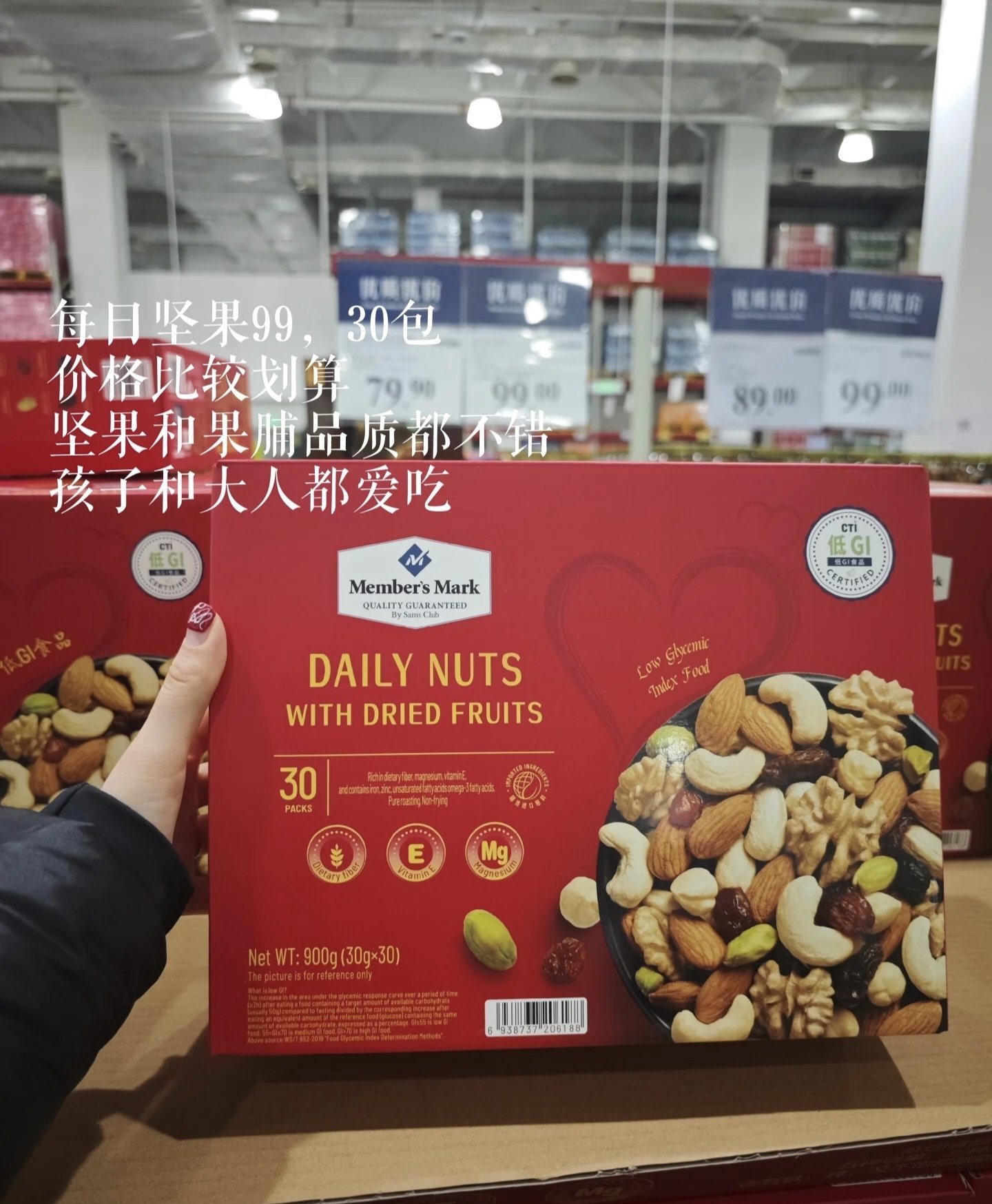 山姆会员赠品山姆会员店的赠品因时间和活动而异。一般来说，山姆会员店会不定期推出各种优惠和赠品活动，以吸引更多的会员加入和购物。具体的赠品可能包括商品小样、购物券、抵扣券等。有时，也会针对特定商品或品牌提供特别优惠和赠品。