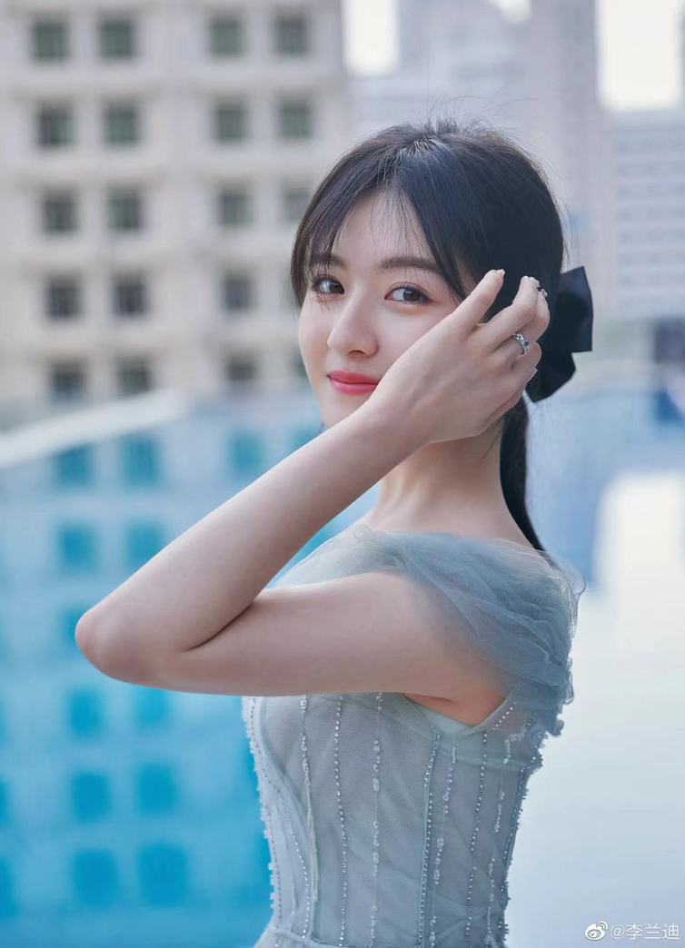 李兰迪穿裙子李兰迪穿裙子的魅力展现