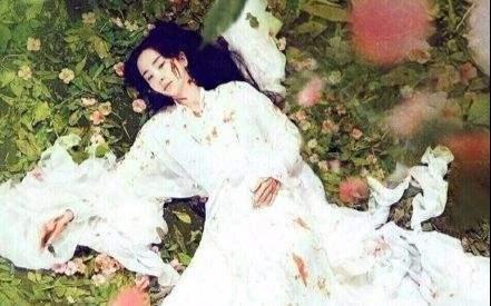 于朦胧昨晚还在线自媒体文章标题，于朦胧，昨夜星光熠熠，他依旧在线闪耀